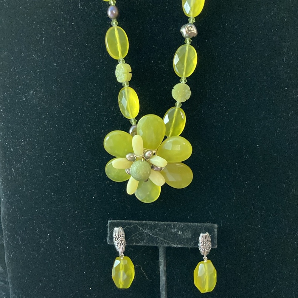 Artisan Green Necklace and matching earrings, Elegant Design - Picture 2 of 8